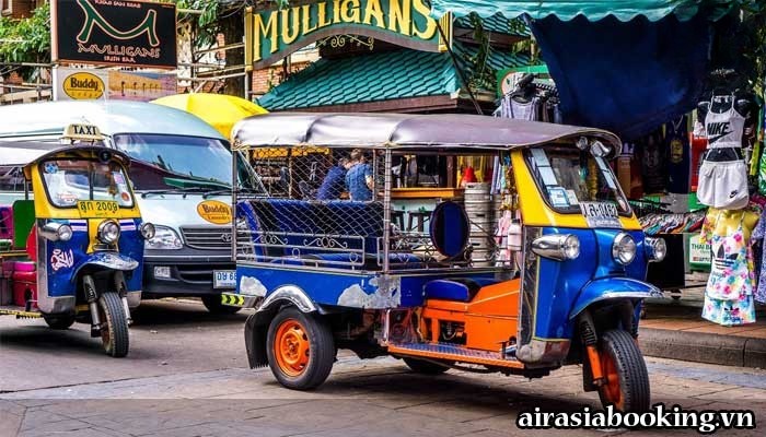 Trai-nghiem-Food-Tour-tren-xe-Tuktuk