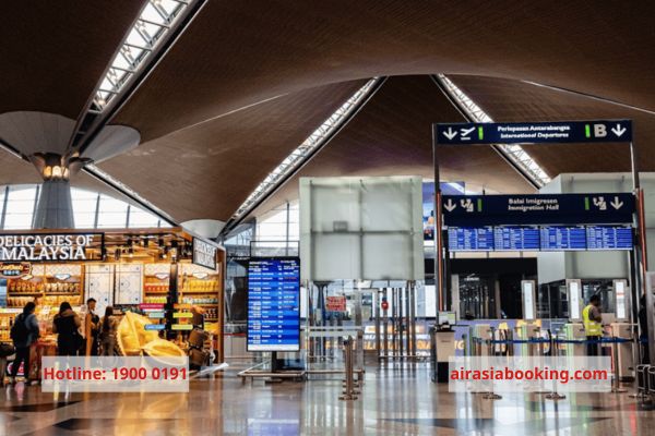 Khu vực làm thủ tục nhập cảnh Malaysia tại sân bay Kuala Lumpur